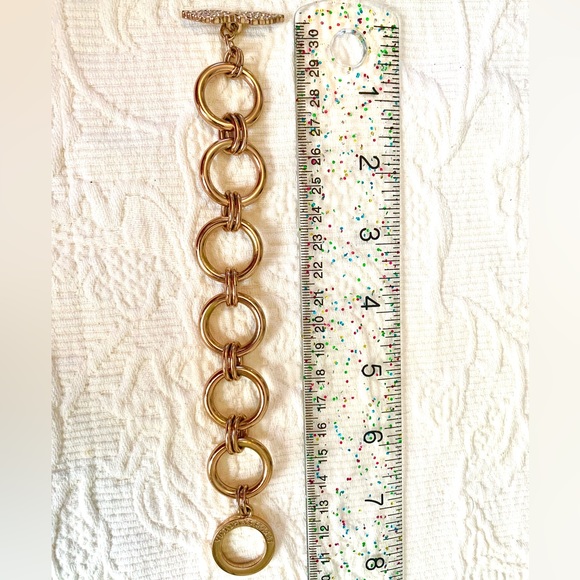 Victoria's Secret Angel Wing Charm Bracelet Rhinestones Gold Tone Toggle - Picture 8 of 9